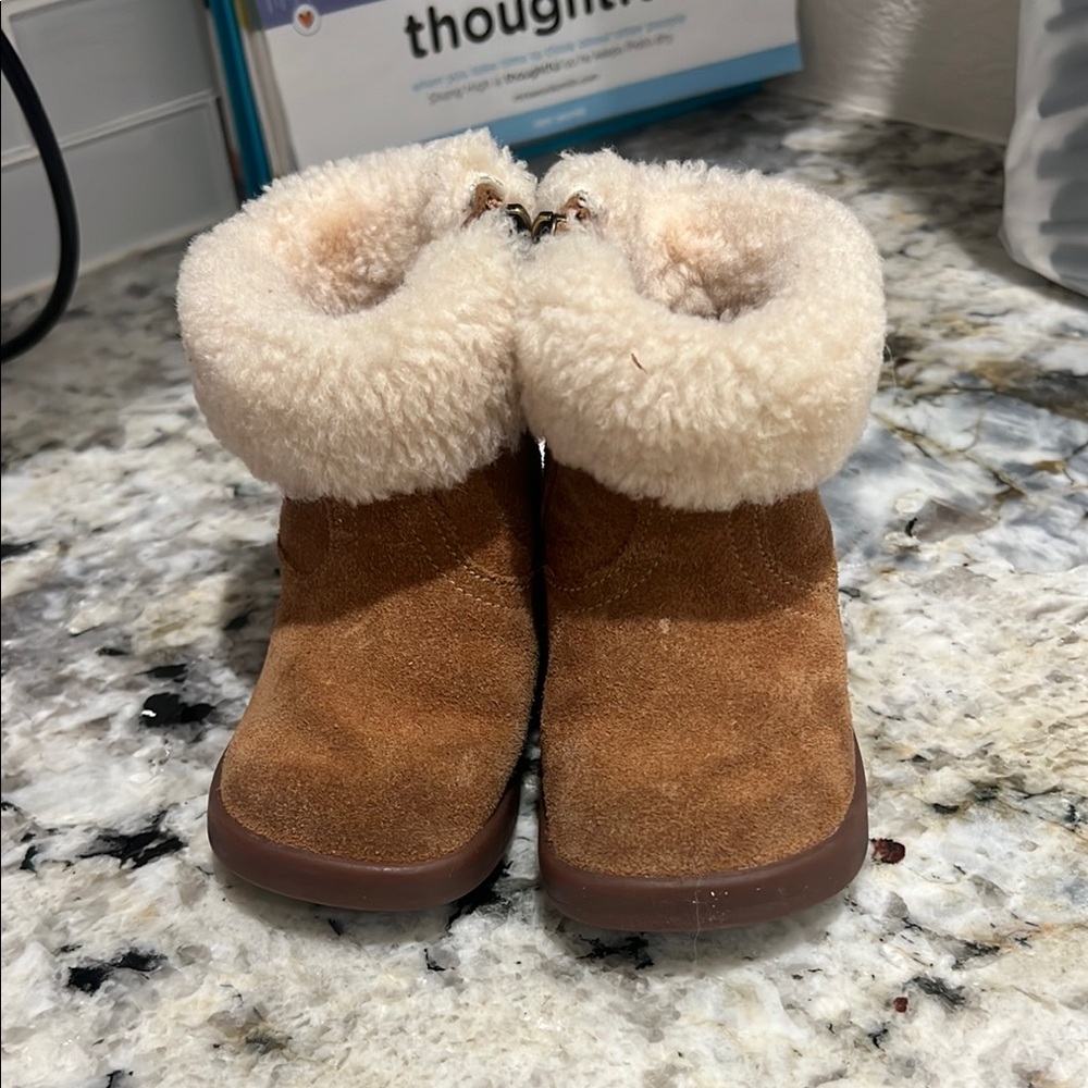 Ugg boots toddler 4/5